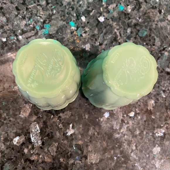 Pioneer Woman Salt and Pepper Shakers - Picture 10 of 11